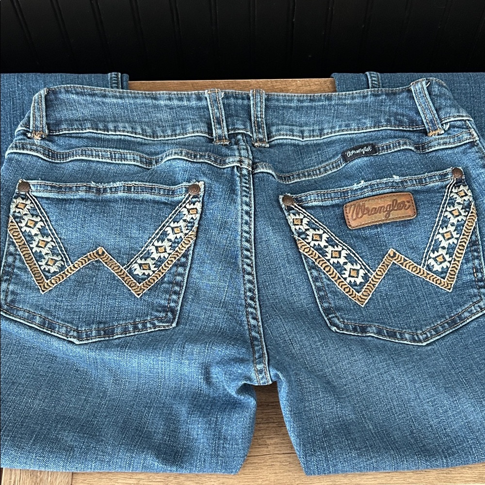 Wrangler Women's Blue Jeans with Embroidered Back Pockets